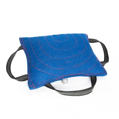 Bijtkussen nylcot 3 handvaten 35 x 25 cm (Blauw of Zwart)